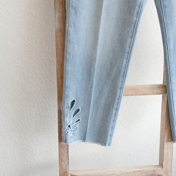 Soft Surroundings Catalina Women’s Sz 14 Jeans Light Wash Cutout Cropped Raw Hem - Picture 4 of 7